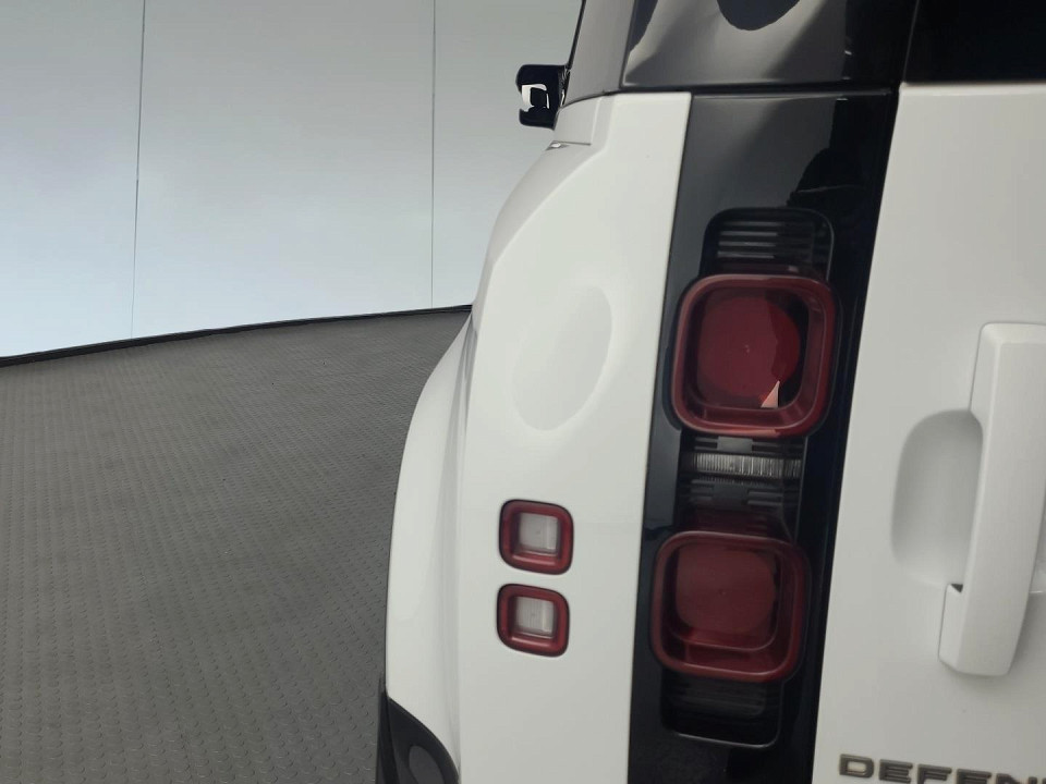 2025 LAND ROVER DEFENDER Defender