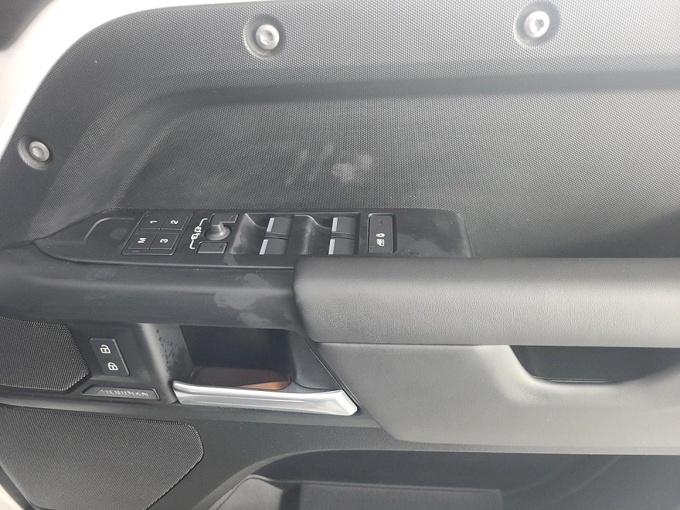 2025 LAND ROVER DEFENDER Defender