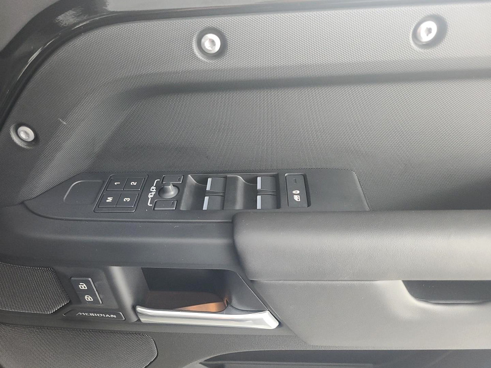 2025 LAND ROVER DEFENDER Defender
