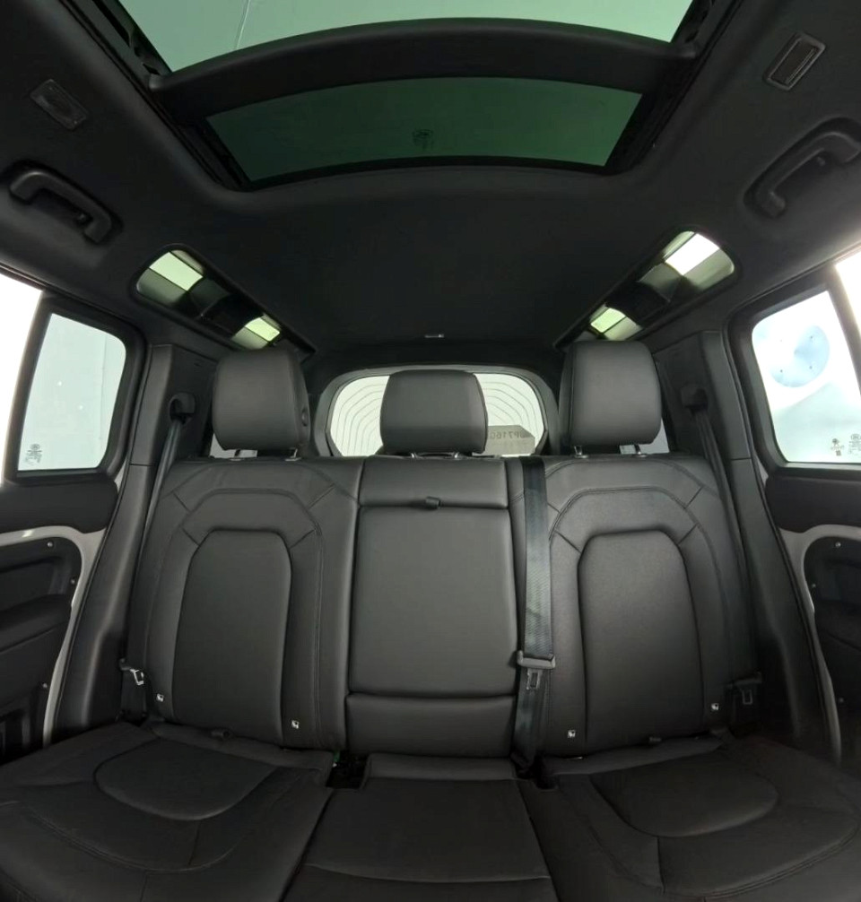 2026 LAND ROVER DEFENDER Defender