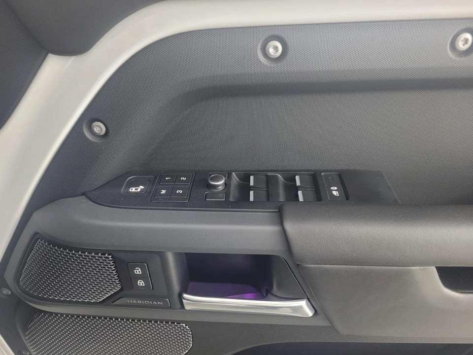 2021 LAND ROVER DEFENDER 110 3.0 D D300 X-DYNAMIC HSE (221kW)