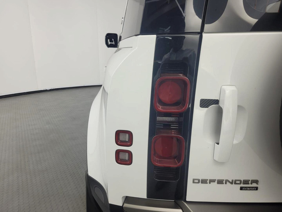 2021 LAND ROVER DEFENDER 110 3.0 D D300 X-DYNAMIC HSE (221kW)