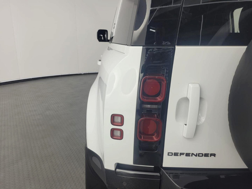 2023 LAND ROVER DEFENDER 110 3.0 D D300 X-DYNAMIC HSE (221kW)