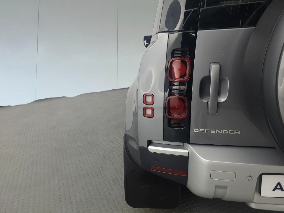 2024 LAND ROVER DEFENDER 110 3.0 D D300 SE (221kW)