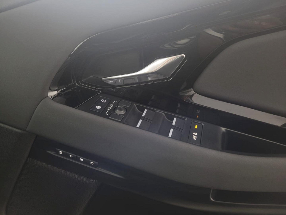 2025 LAND ROVER RANGE ROVER EVOQUE D200 DYNAMIC SE (147kW)