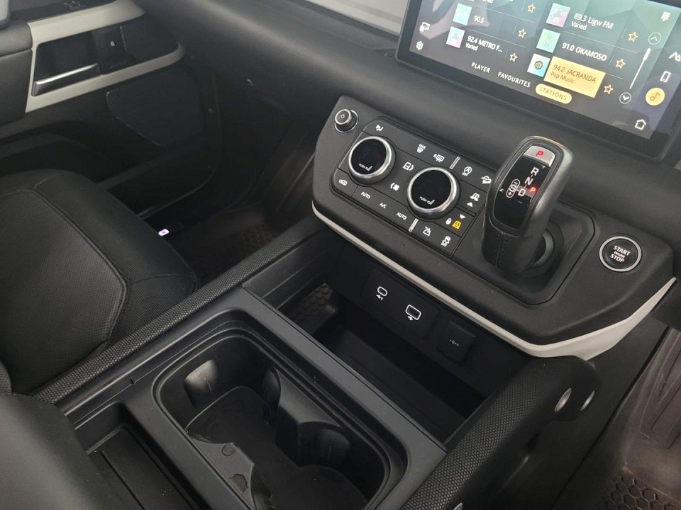 2022 LAND ROVER DEFENDER 110 2.0 D D240 X-DYNAMIC HSE (177kW)
