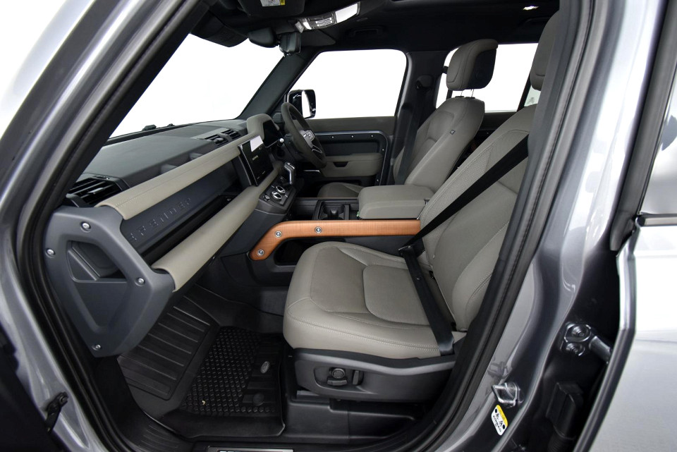 2022 LAND ROVER DEFENDER 110 3.0 D D300 X-DYNAMIC HSE (221kW)