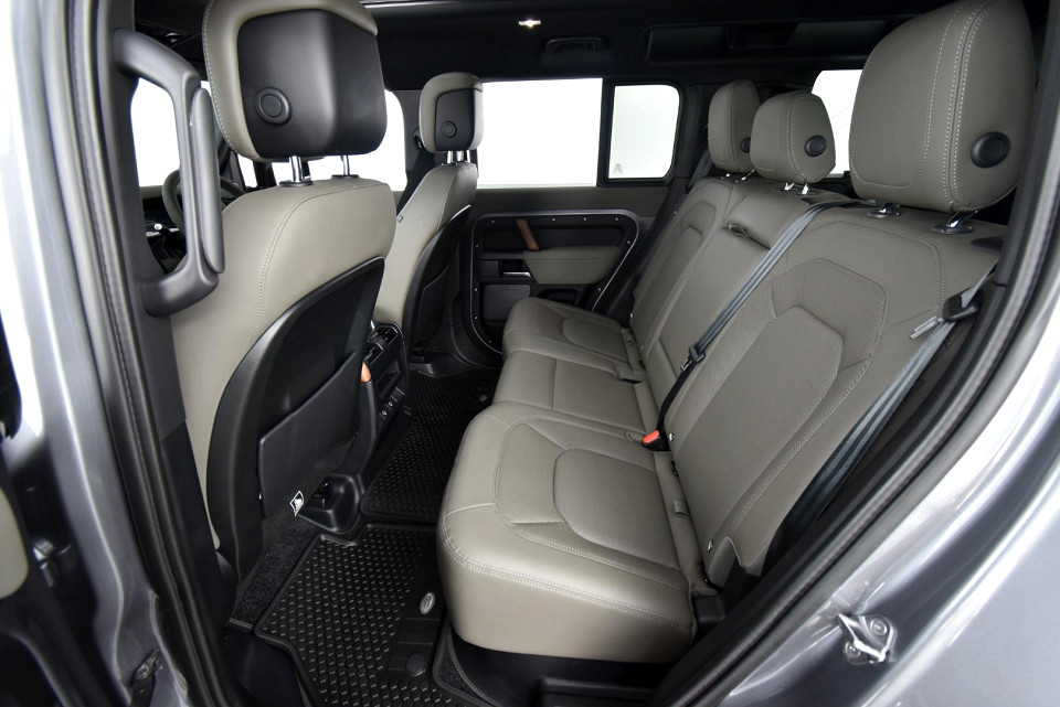 2022 LAND ROVER DEFENDER 110 3.0 D D300 X-DYNAMIC HSE (221kW)