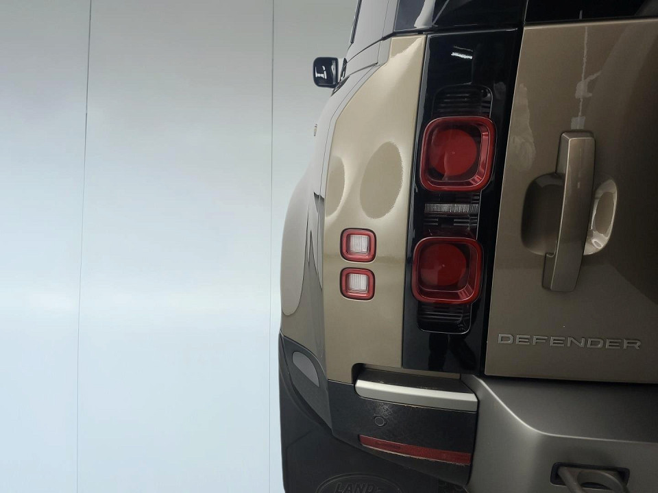 2023 LAND ROVER DEFENDER 110 3.0 D D300 X-DYNAMIC HSE (221kW)
