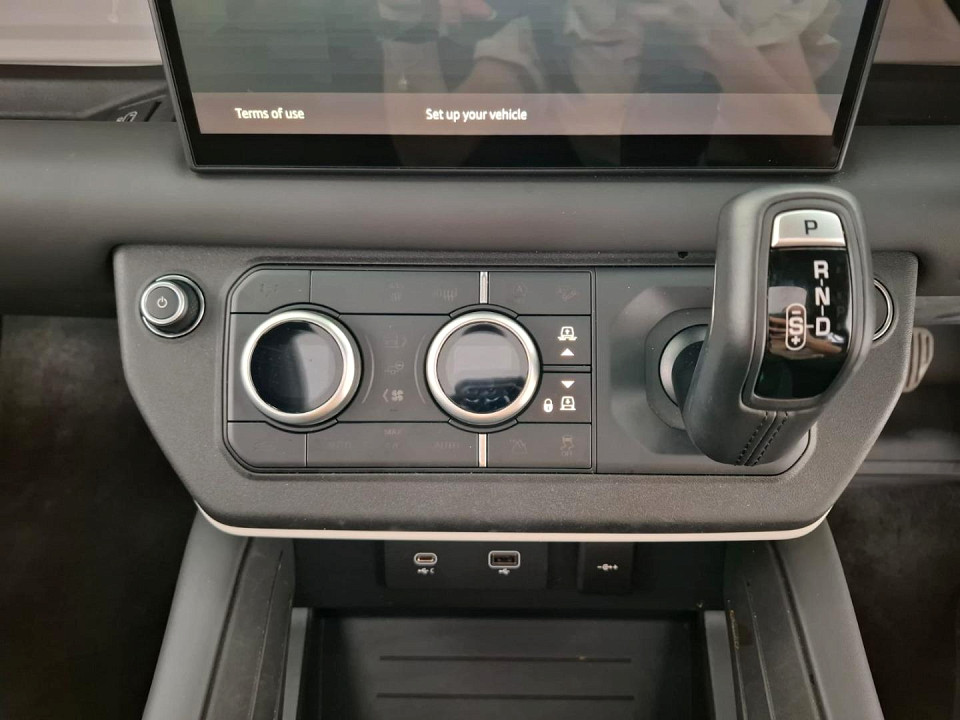 2024 LAND ROVER DEFENDER 110 3.0 D D300 X-DYNAMIC HSE (221kW)