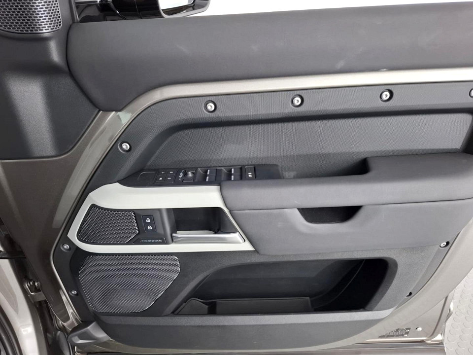 2024 LAND ROVER DEFENDER 110 D250 XS EDITION AWD (183kW)