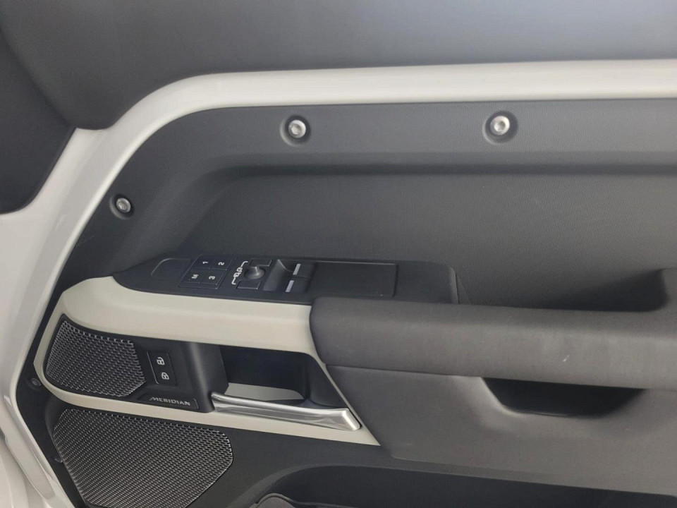 2024 LAND ROVER DEFENDER 90 D250 SE AWD (183kW)