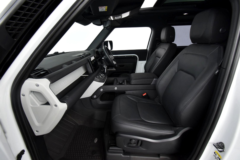 2024 LAND ROVER DEFENDER 90 D250 SE AWD (183kW)