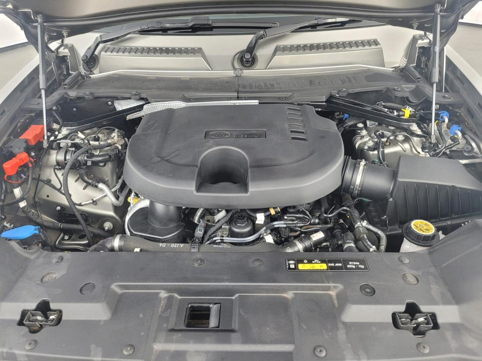 2025 LAND ROVER DEFENDER Defender