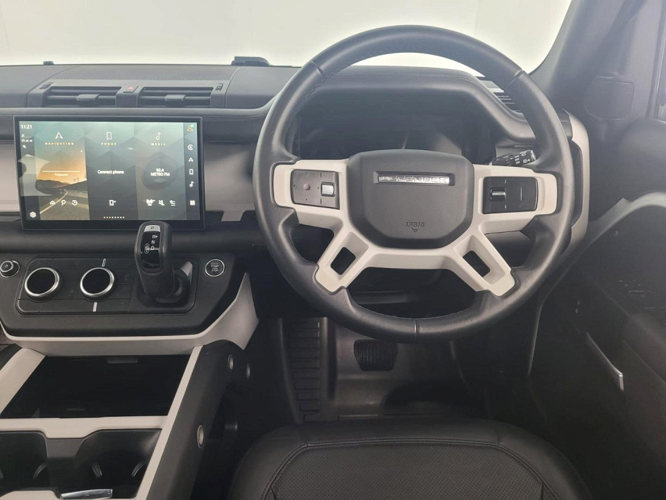 2025 LAND ROVER DEFENDER Defender