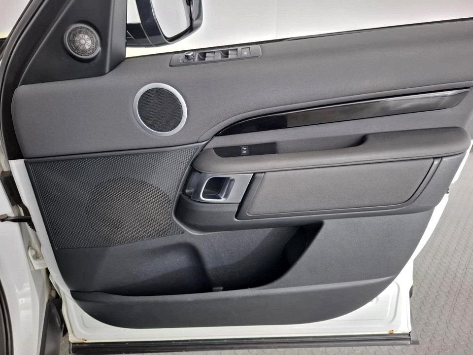 2020 LAND ROVER DISCOVERY 3.0 D SE (190kW)