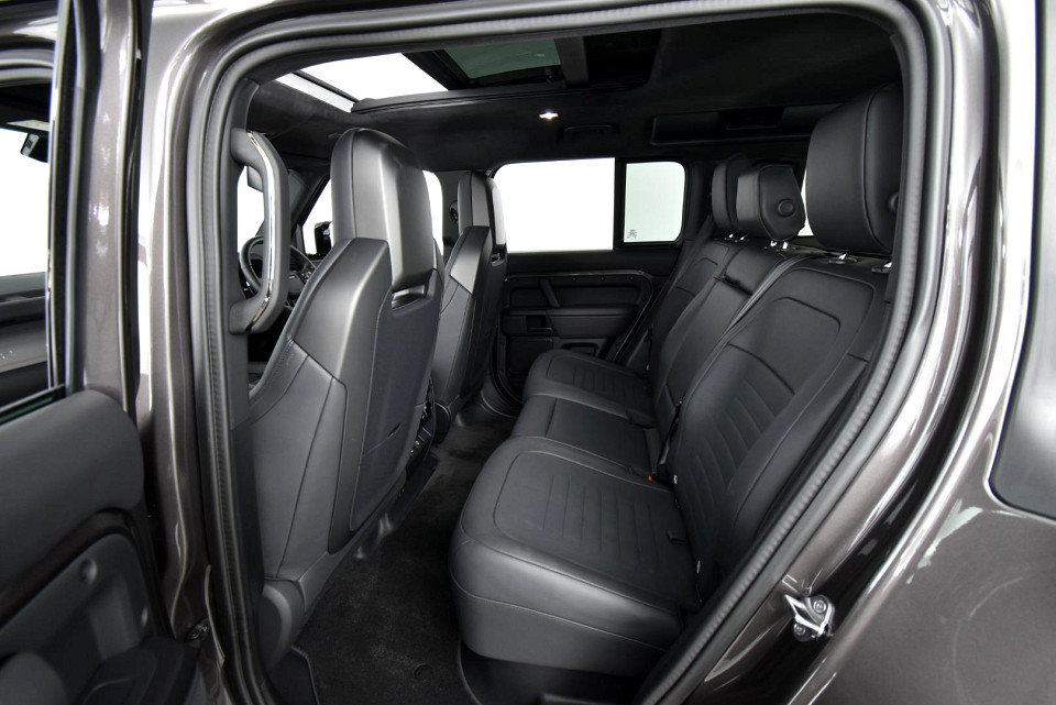 2025 LAND ROVER DEFENDER 110 4.4P P635 OCTA (467kW)