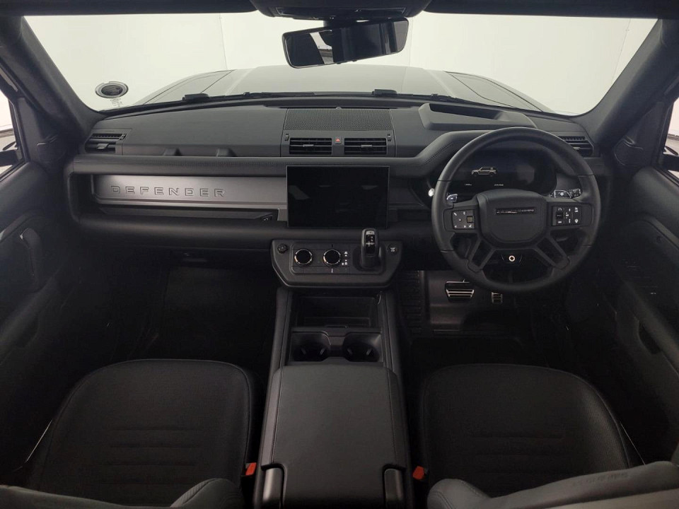 2025 LAND ROVER DEFENDER 110 4.4P P635 OCTA (467kW)