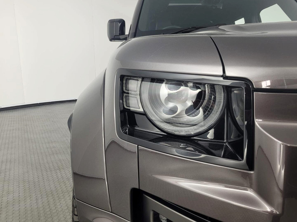 2025 LAND ROVER DEFENDER 110 4.4P P635 OCTA (467kW)