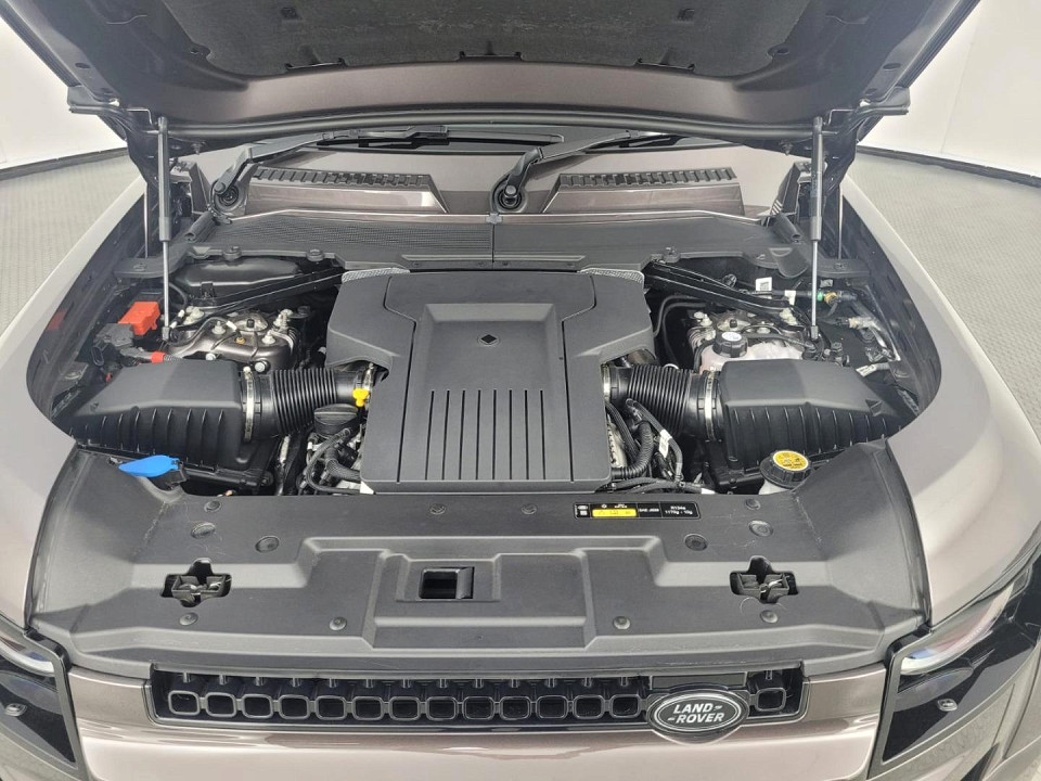 2025 LAND ROVER DEFENDER 110 4.4P P635 OCTA (467kW)