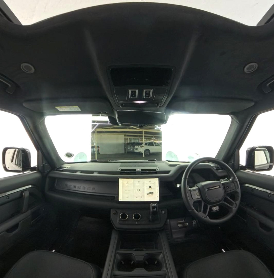 2025 LAND ROVER DEFENDER 110 4.4P P635 OCTA (467kW)