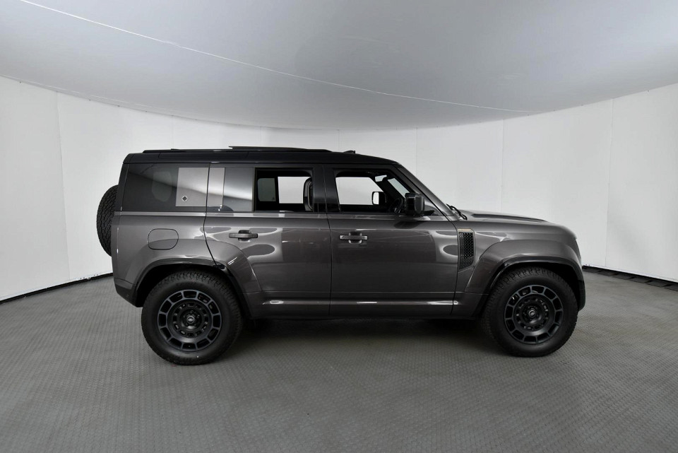 2025 LAND ROVER DEFENDER 110 4.4P P635 OCTA (467kW)