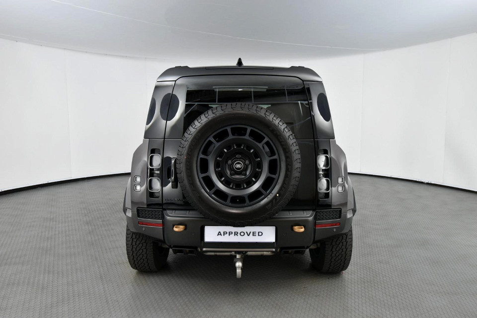 2025 LAND ROVER DEFENDER 110 4.4P P635 OCTA (467kW)