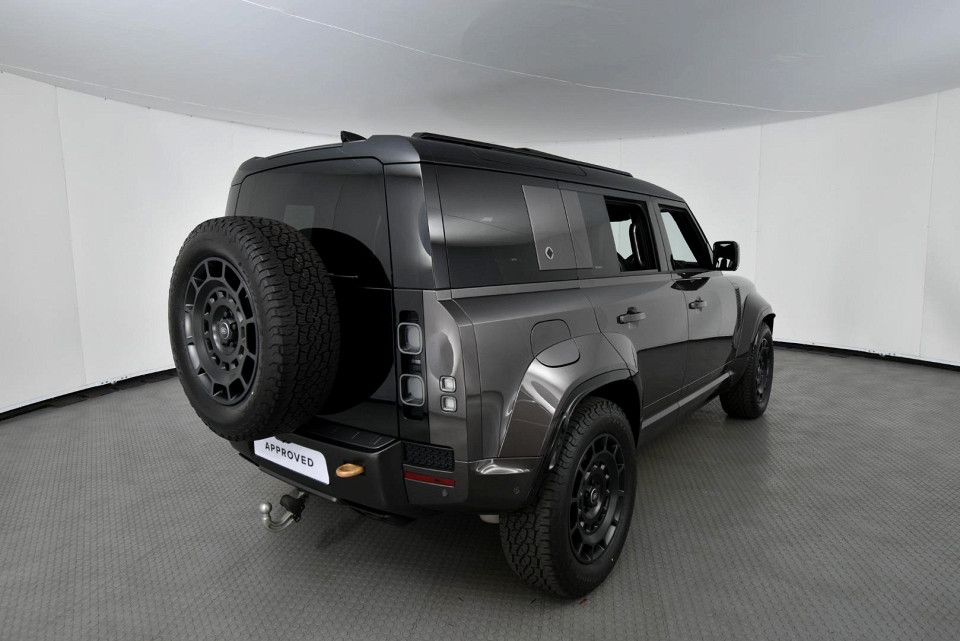 2025 LAND ROVER DEFENDER 110 4.4P P635 OCTA (467kW)