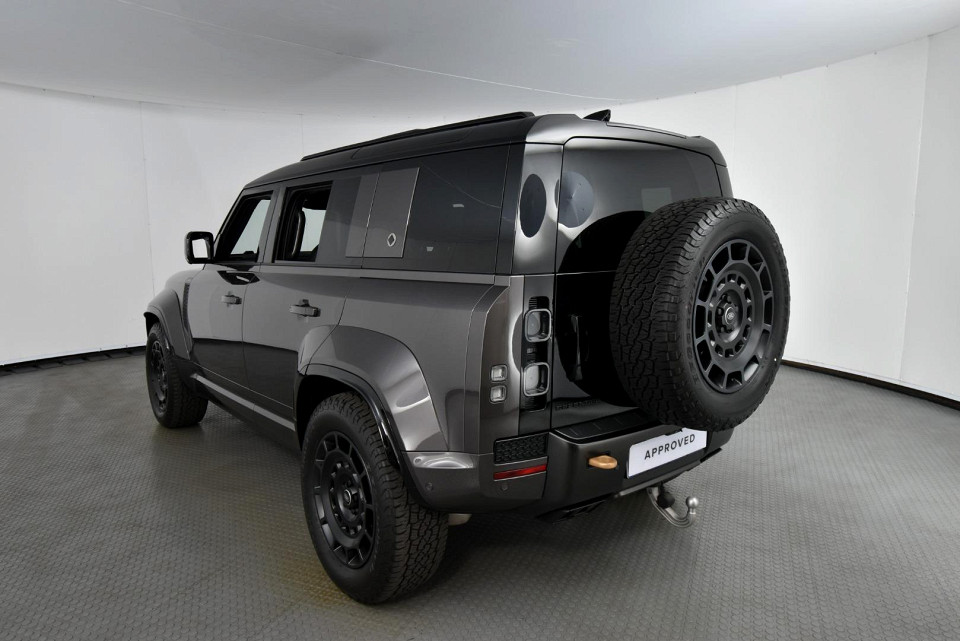 2025 LAND ROVER DEFENDER 110 4.4P P635 OCTA (467kW)