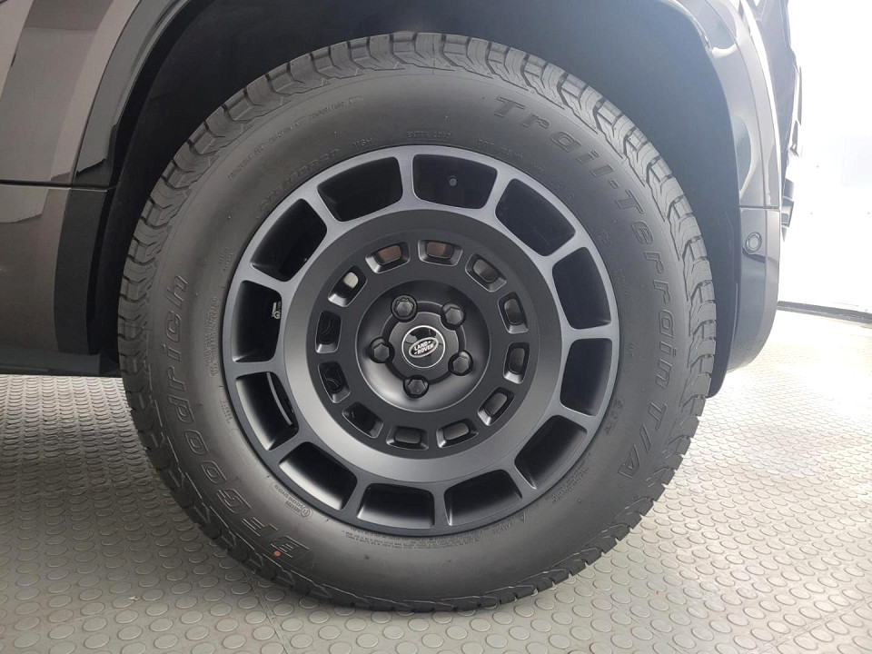 2025 LAND ROVER DEFENDER 110 4.4P P635 OCTA (467kW)