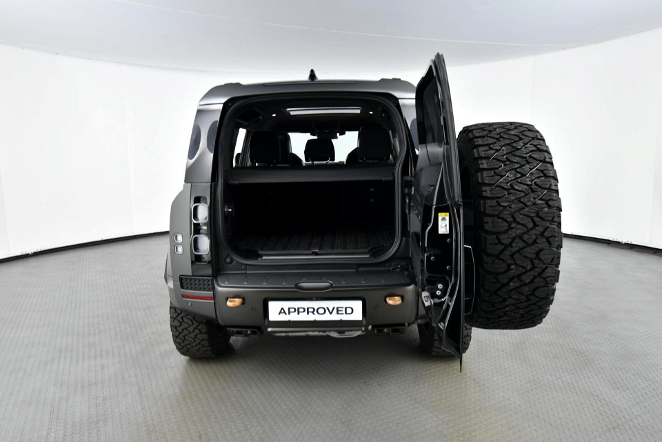 2025 LAND ROVER DEFENDER 110 4.4P P635 OCTA EDITION ONE (467kW)