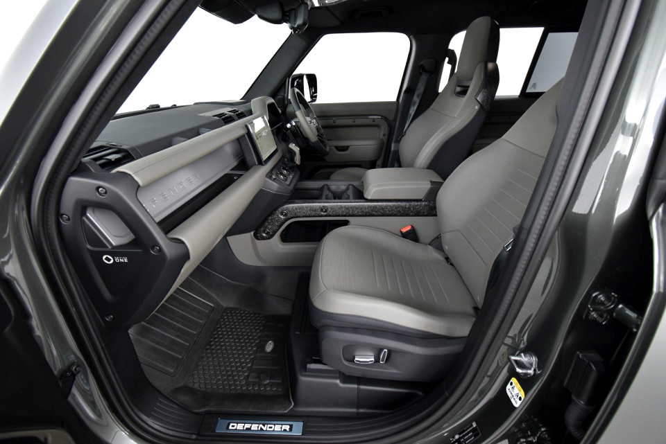 2025 LAND ROVER DEFENDER 110 4.4P P635 OCTA EDITION ONE (467kW)