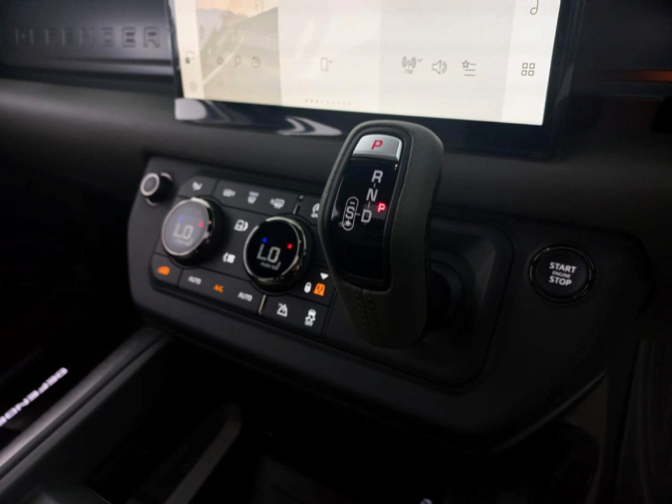 2025 LAND ROVER DEFENDER 110 4.4P P635 OCTA EDITION ONE (467kW)