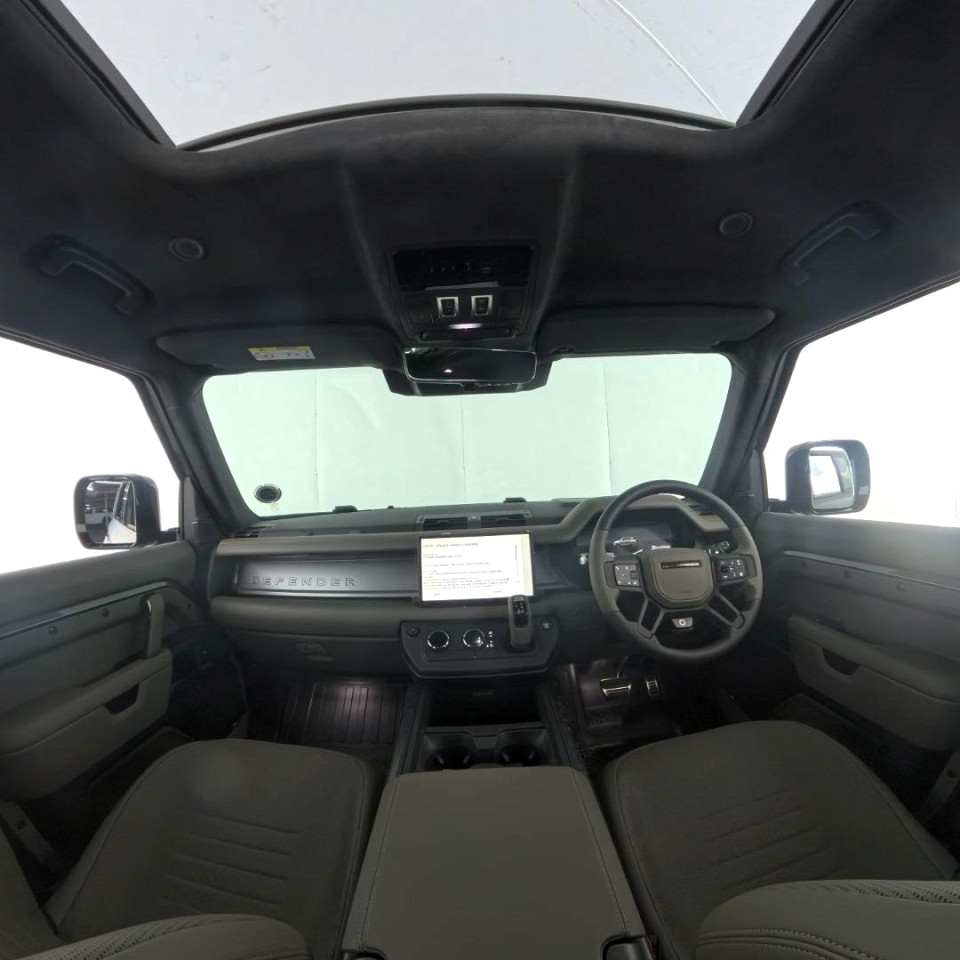 2025 LAND ROVER DEFENDER 110 4.4P P635 OCTA EDITION ONE (467kW)