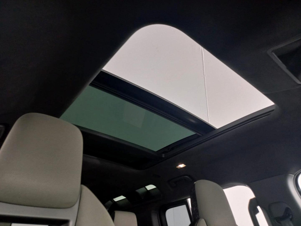 2025 LAND ROVER DEFENDER 110 4.4P P635 OCTA EDITION ONE (467kW)