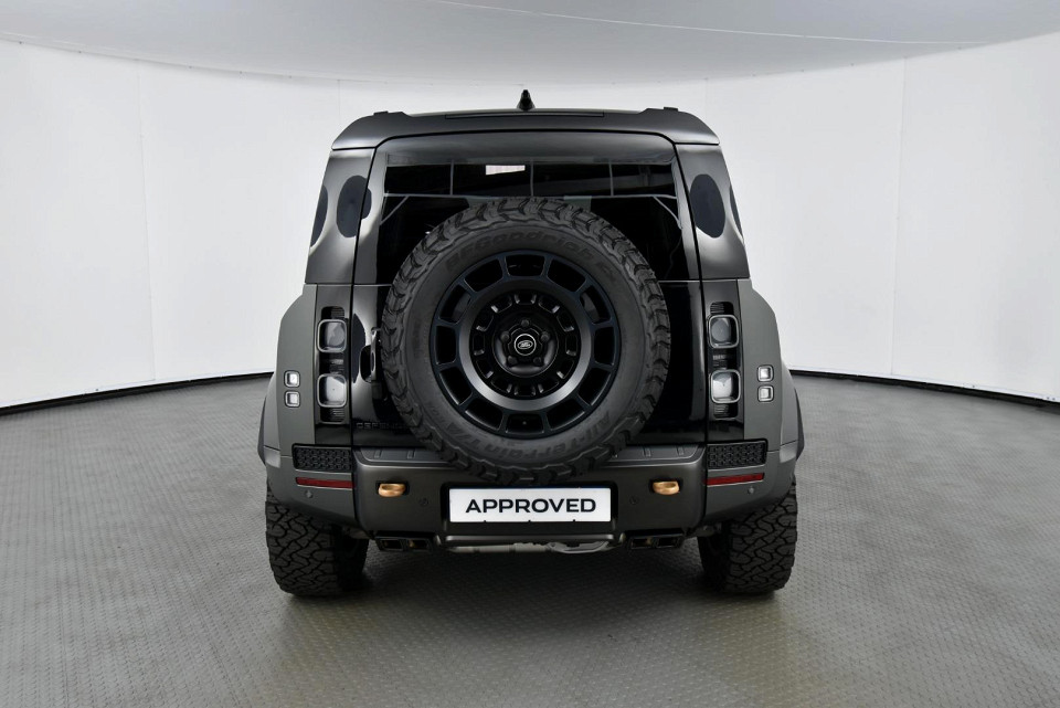 2025 LAND ROVER DEFENDER 110 4.4P P635 OCTA EDITION ONE (467kW)