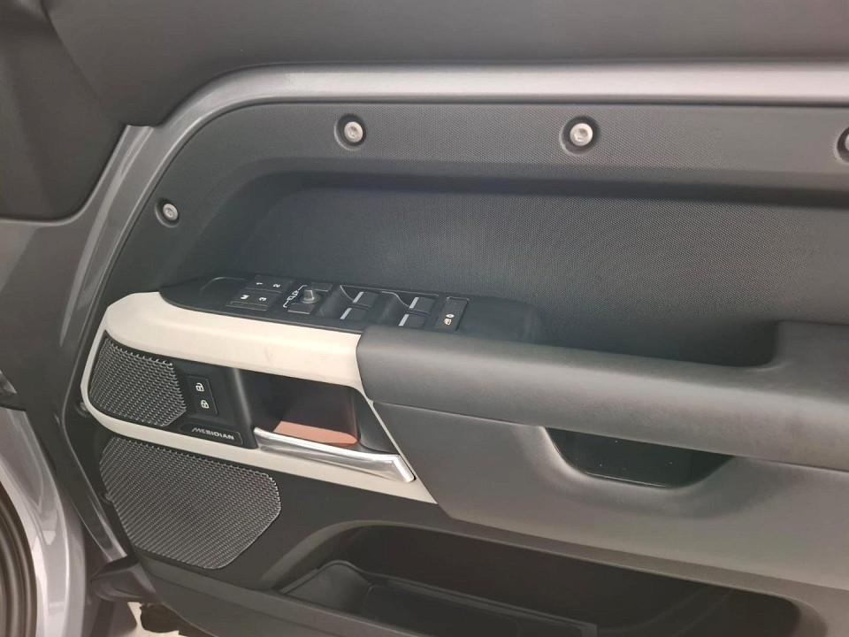 2023 LAND ROVER DEFENDER 110 2.0 D D240 X-DYNAMIC HSE (177kW)