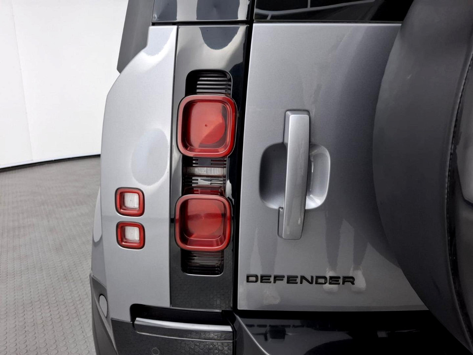 2023 LAND ROVER DEFENDER 110 2.0 D D240 X-DYNAMIC HSE (177kW)