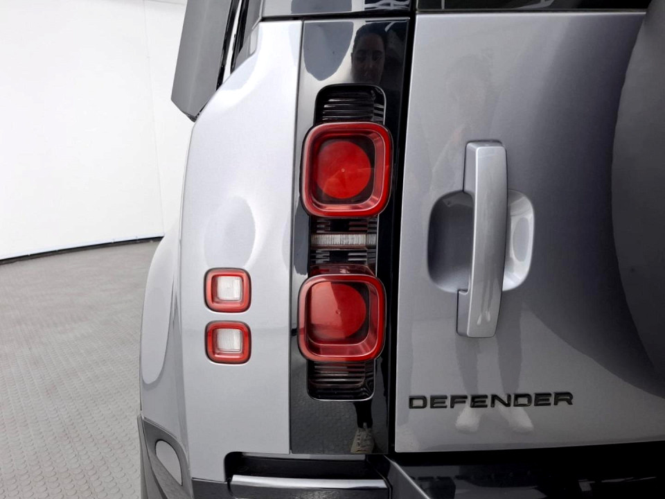 2023 LAND ROVER DEFENDER 110 2.0 D D240 X-DYNAMIC HSE (177kW)