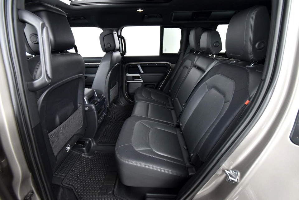 2023 LAND ROVER DEFENDER 110 3.0 D D300 X-DYNAMIC HSE (221kW)