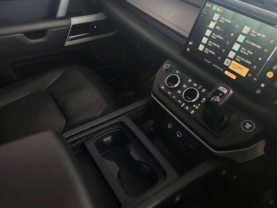 2023 LAND ROVER DEFENDER 110 3.0 D D300 X-DYNAMIC HSE (221kW)