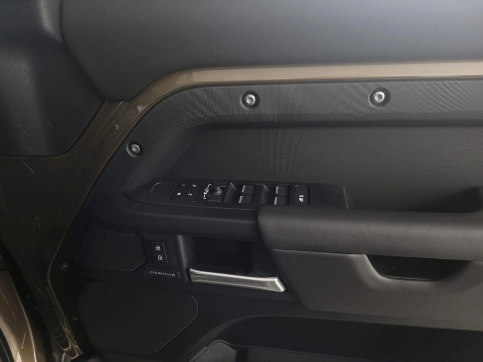 2025 LAND ROVER DEFENDER Defender