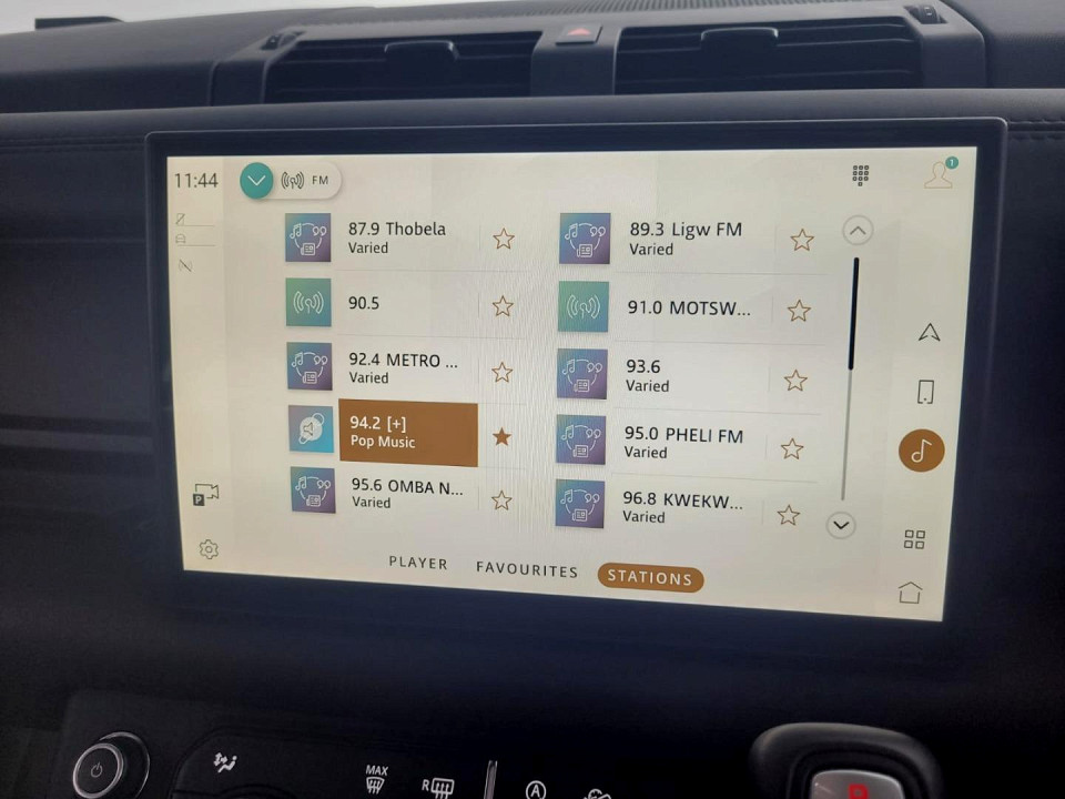 2025 LAND ROVER DEFENDER Defender