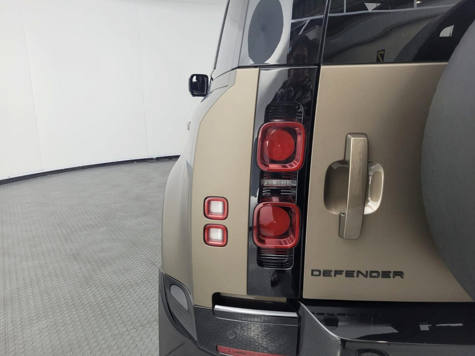 2025 LAND ROVER DEFENDER Defender