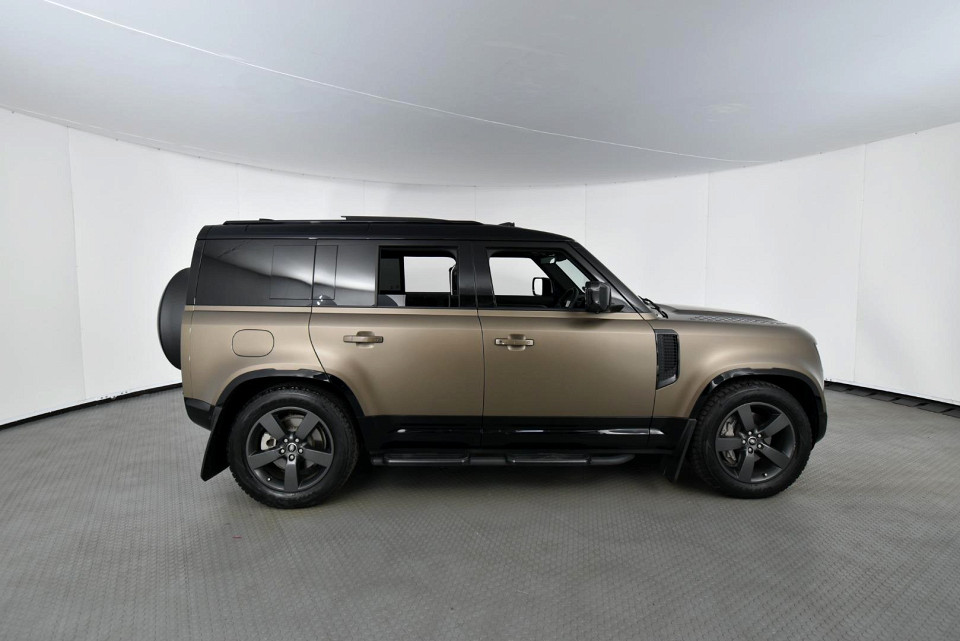 2025 LAND ROVER DEFENDER Defender