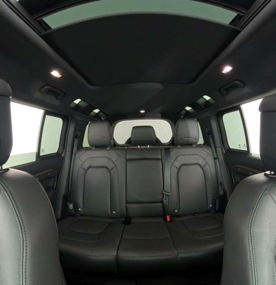 2025 LAND ROVER DEFENDER Defender