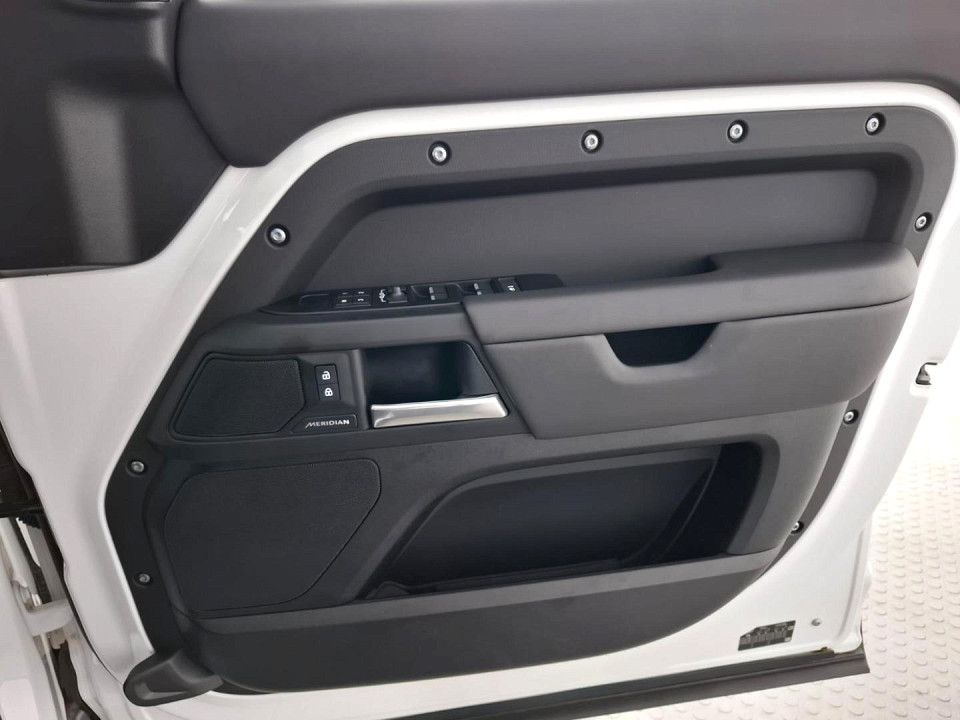 2025 LAND ROVER DEFENDER Defender