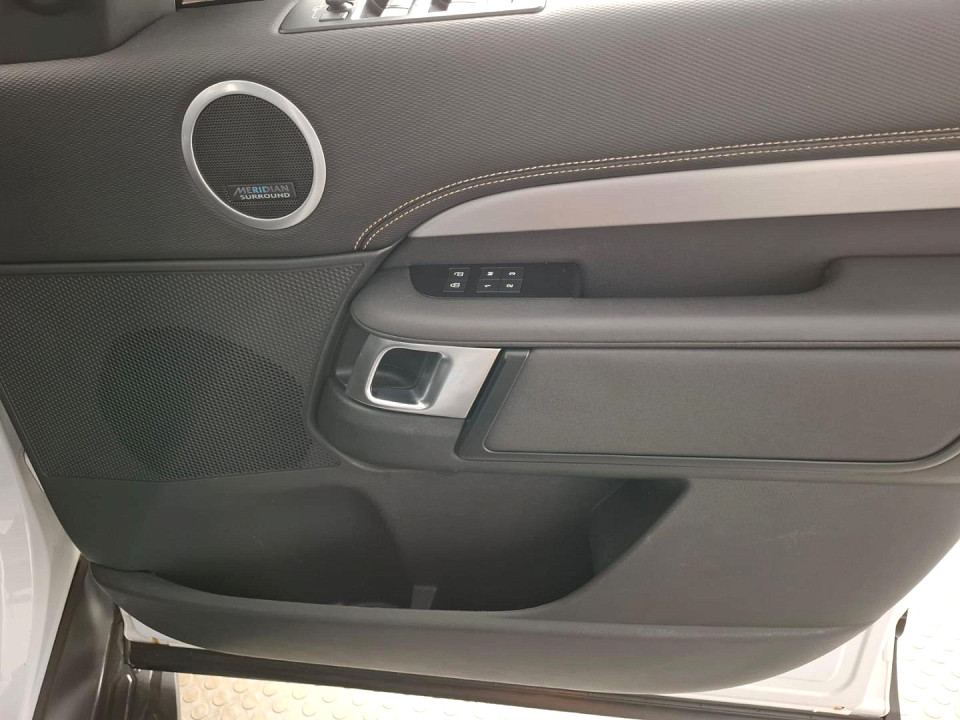 2021 LAND ROVER DISCOVERY 3.0 D R-DYNAMIC SE (221kW)