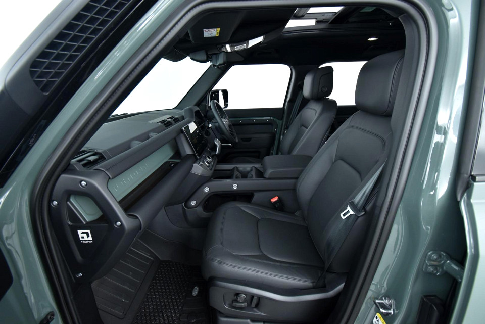 2026 LAND ROVER DEFENDER 110 3.0D D350 TROPHY EDITION (257kW)