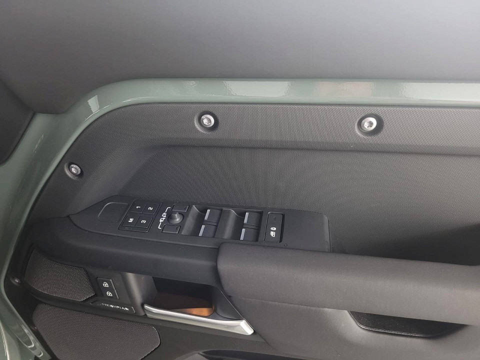 2026 LAND ROVER DEFENDER 110 3.0D D350 TROPHY EDITION (257kW)